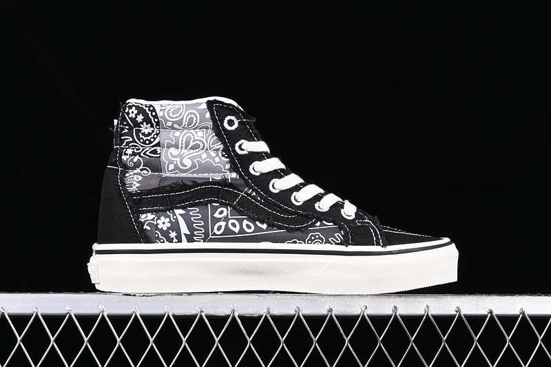 Vault By Vans X Invincible White/Black/Grey 3