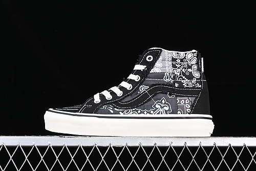 Vault By Vans X Invincible White/Black/Grey 5