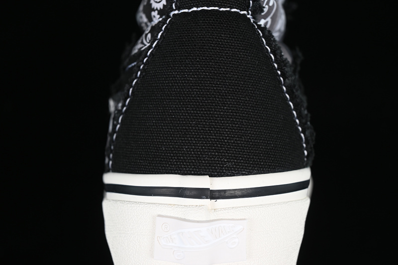 Vault By Vans X Invincible White/Black/Grey 7