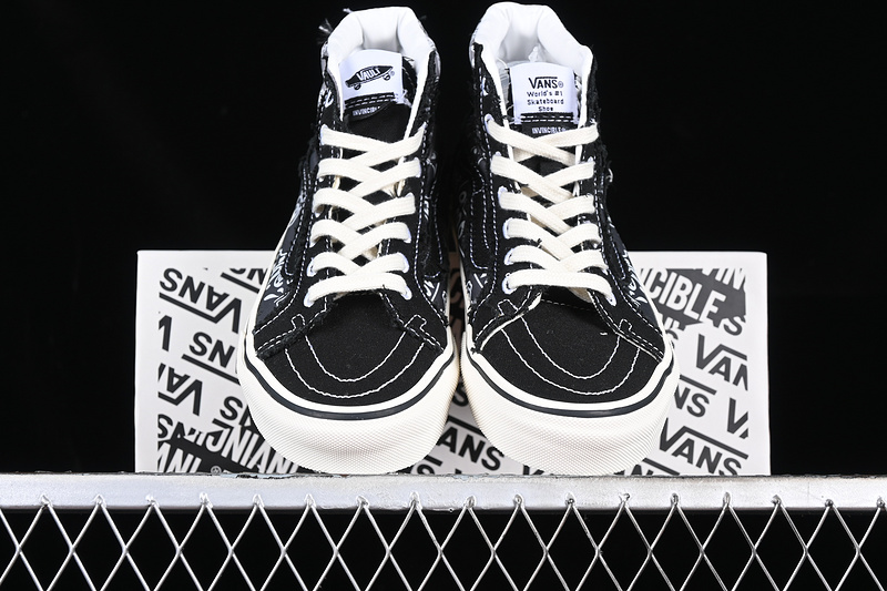 Vault By Vans X Invincible White/Black/Grey 15