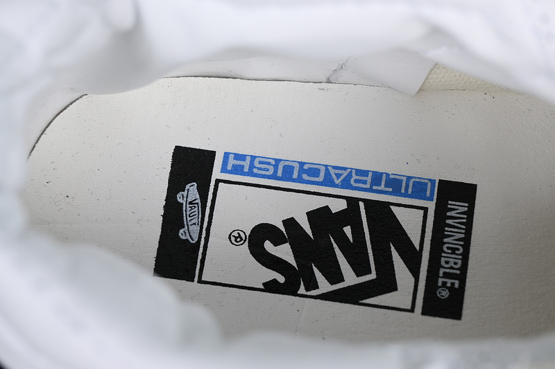 Vault By Vans X Invincible White/Black/Grey 17