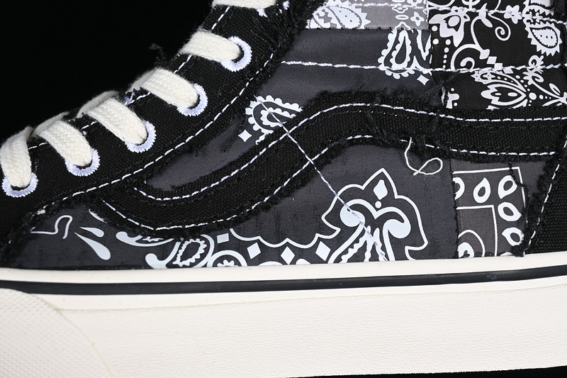 Vault By Vans X Invincible White/Black/Grey 19