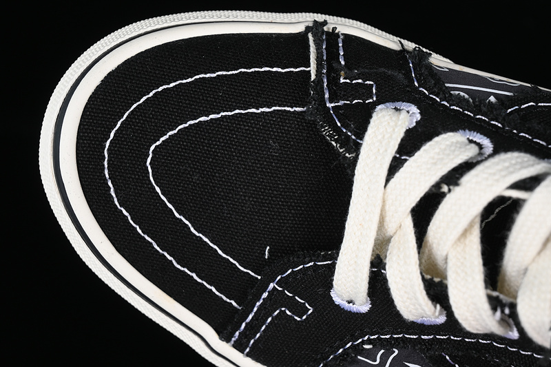 Vault By Vans X Invincible White/Black/Grey 21