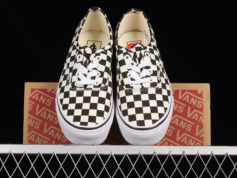 Authentic Platform Checkerboard White/Black/White 13