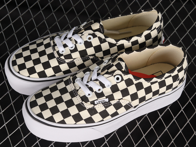 Authentic Platform Checkerboard White/Black/White 23