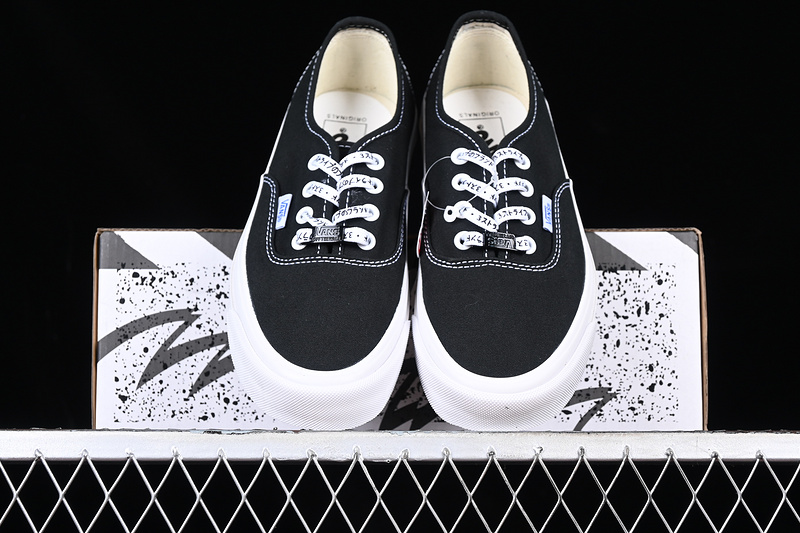 Vault Og Low Top Casual Sneakers Black/White 3