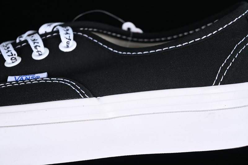 Vault Og Low Top Casual Sneakers Black/White 7