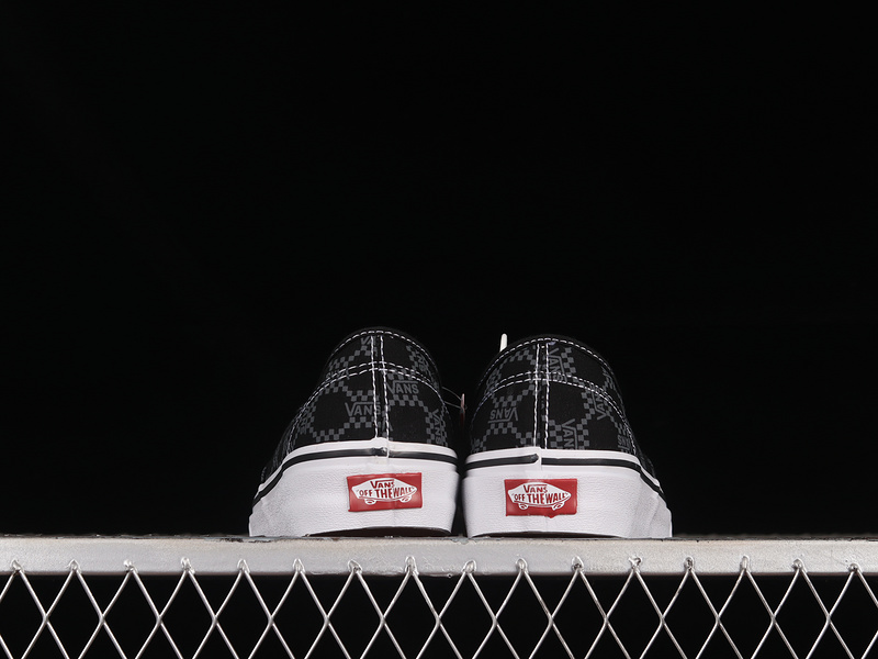 Monogram Authentic Skate Shoes Black/Black/White 19