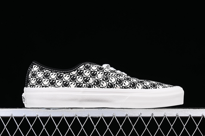 Authentic Vr3 Black/White 7