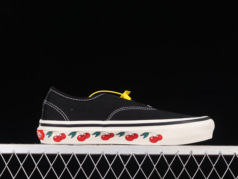 Authentic 44 Dx Black/White/Red 7