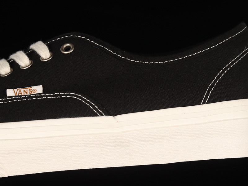 Eco Theory Authentic 44 Dx Black/Black/White 23