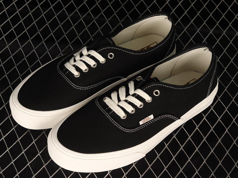 Eco Theory Authentic 44 Dx Black/Black/White 25