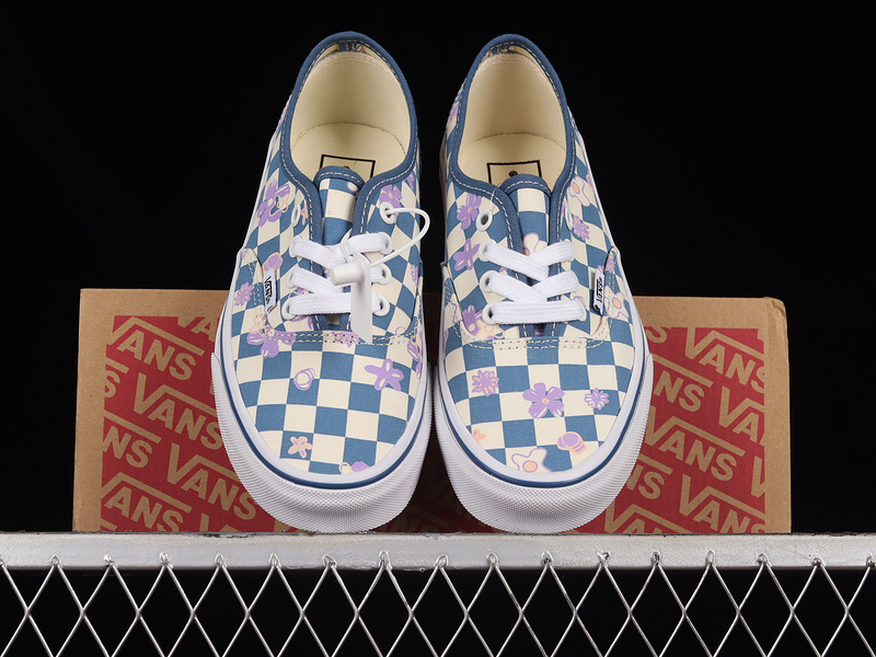 Wallpaper Authentic Shoes Hazy Blue/Beige/White 27