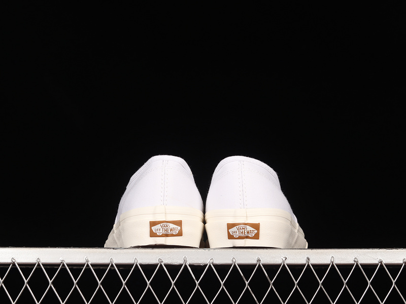 Authentic Pro True White/True White 23