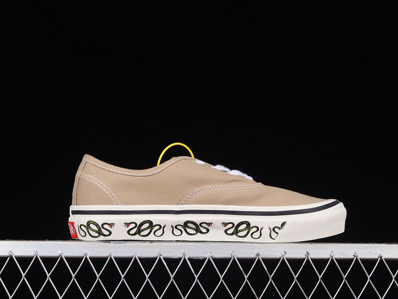 Authentic 44 Dx Khaki/White/Black 11