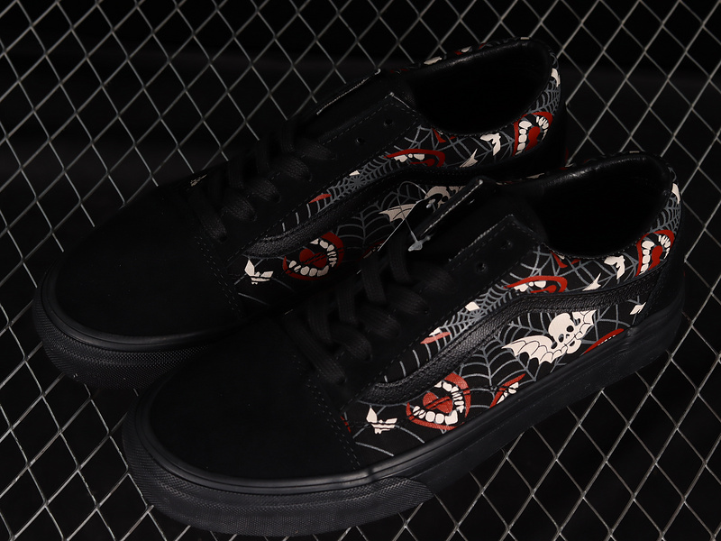 Glow Frights Old Skool Black/Black/Red 25