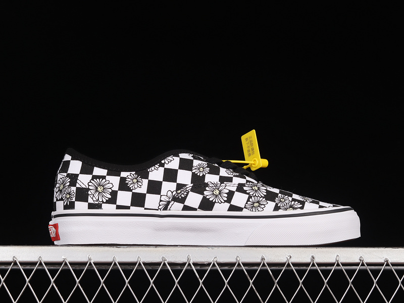 Authentic Checkerboard Black/White/Black 7