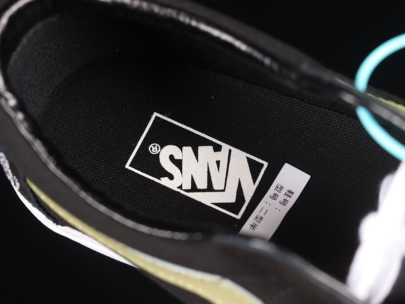 Sk8-Low Reissue S Black/White/Gold 9