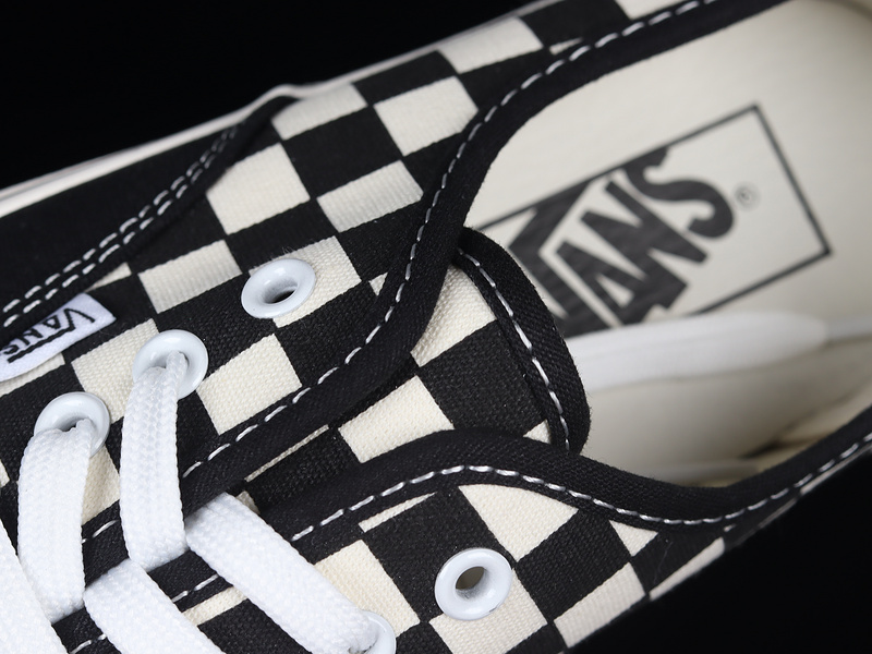 Authentic 44 Dx Checkerboard Black/White/Black 11