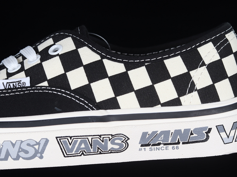 Authentic 44 Dx Checkerboard Black/White/Black 13