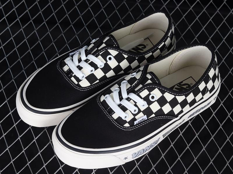 Authentic 44 Dx Checkerboard Black/White/Black 17