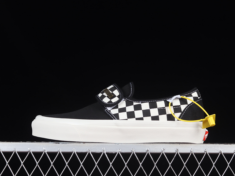 Slip On 47V Dx Black/White/Black 19