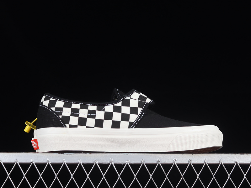 Slip On 47V Dx Black/White/Black 21