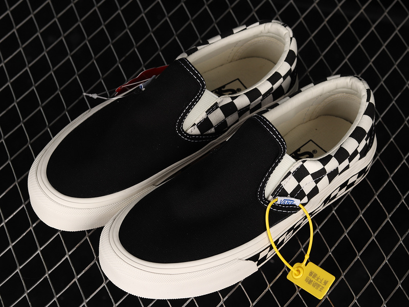 Classic Slip-On Sidewall Check Black/White 5