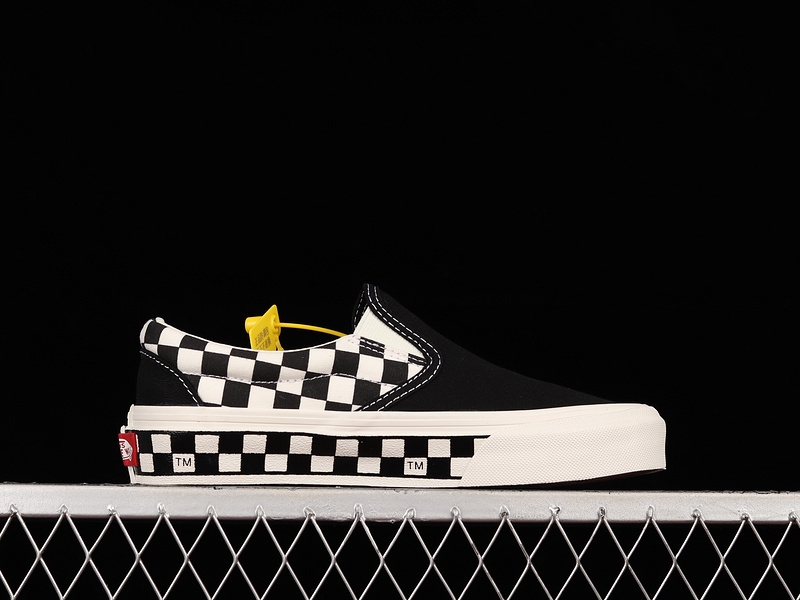 Classic Slip-On Sidewall Check Black/White 7