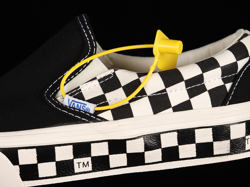 Classic Slip-On Sidewall Check Black/White 9