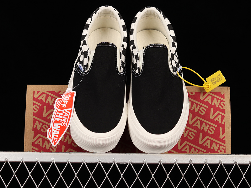 Classic Slip-On Sidewall Check Black/White 21