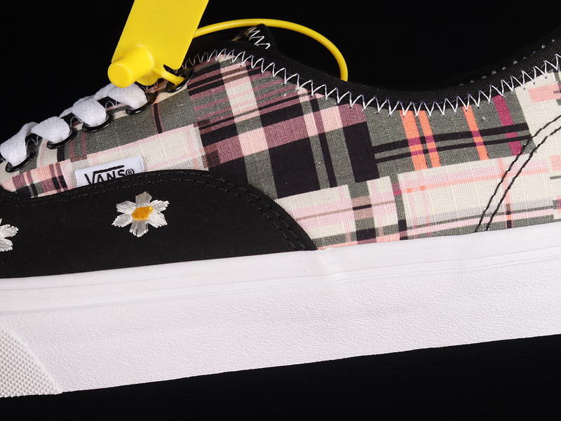 Authentic Floral Plaid Patchwork Black/Multi-Color 15