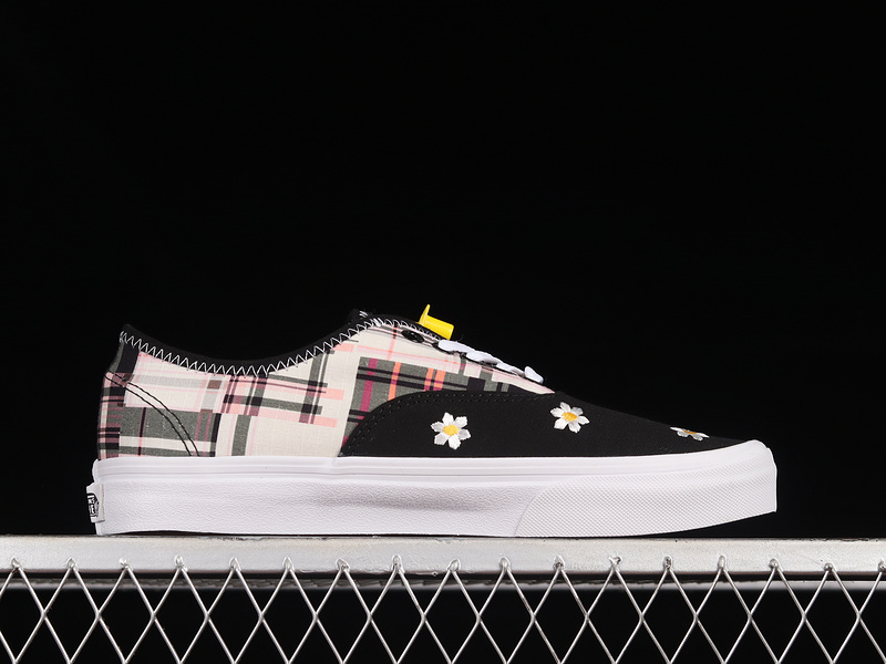 Authentic Floral Plaid Patchwork Black/Multi-Color 17