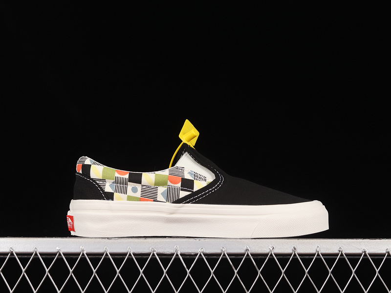 Classic Slip-On 98 Dx Black/Black/White 9