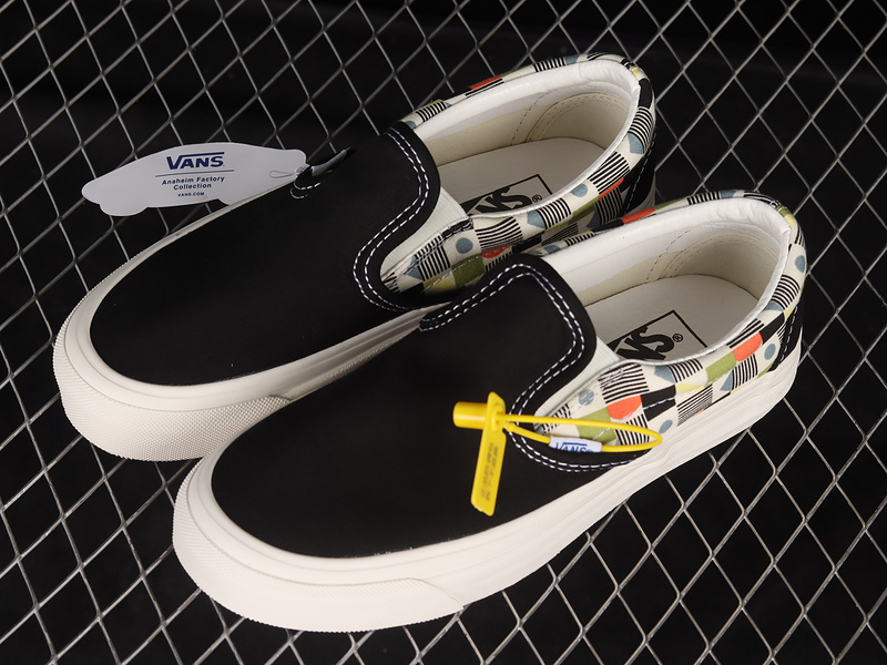 Classic Slip-On 98 Dx Black/Black/White 17