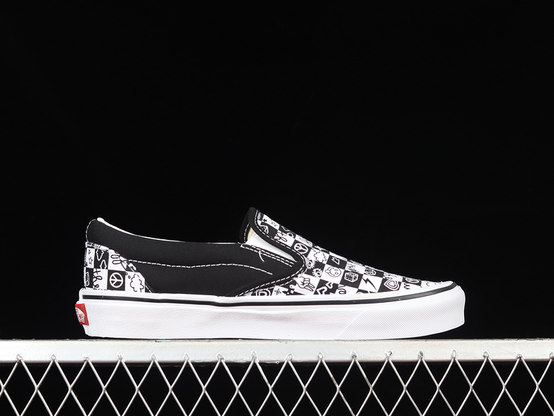 Classics Slip-On Checkerboard Black/Off White 17