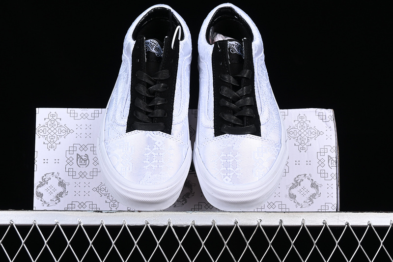 Clot Fragment Design White/Black 5