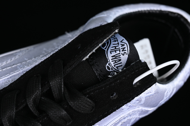 Clot Fragment Design White/Black 17