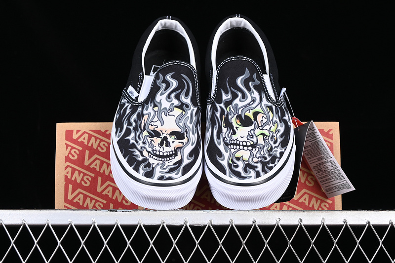 Vans Classic Slip-On Flame Skull White/Black 27