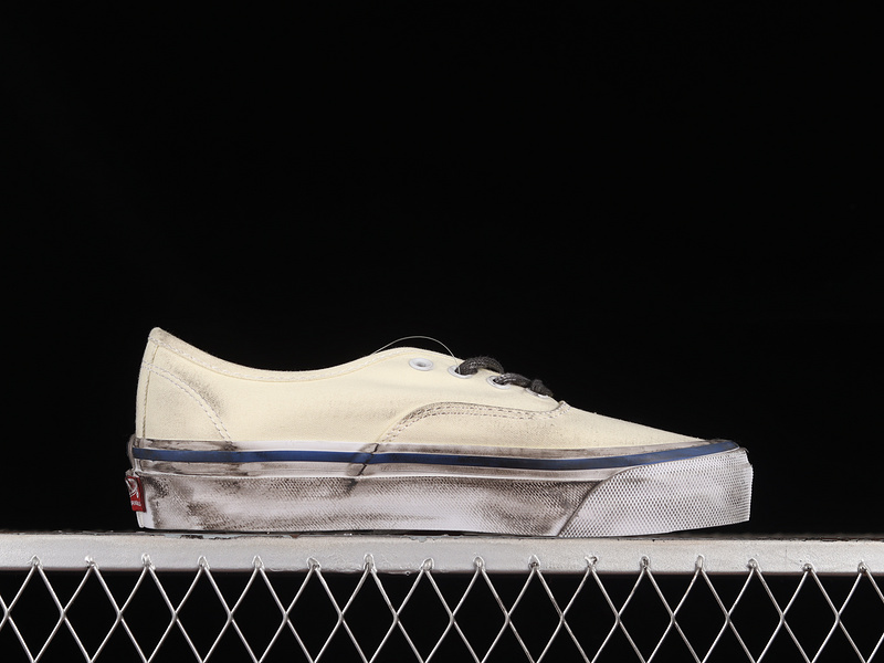 Authentic 44 Dx White/Black/Off White 11