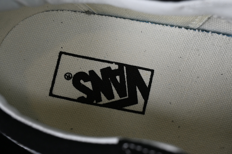 Sk8 Low Low Top Casual Sneakers White/Black 15