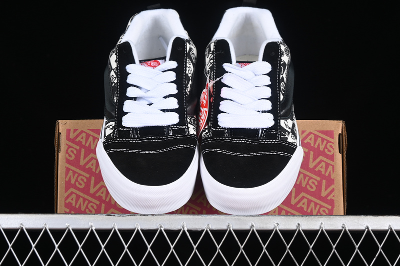 Vans Classics Knu Skool Black/White 9