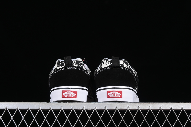 Vans Classics Knu Skool Black/White 25