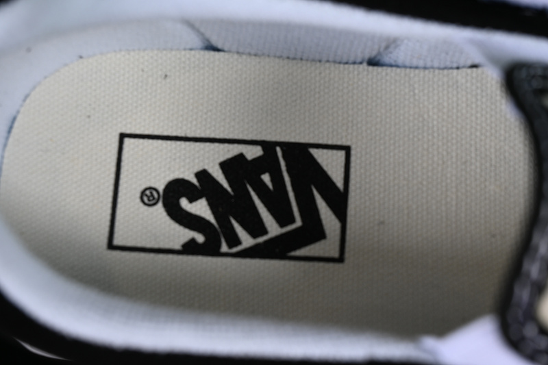 Vans Knu Slip-On White/Black 21