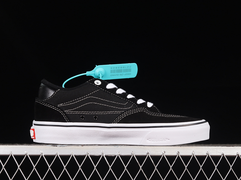 Rowan Pro Black/White 17