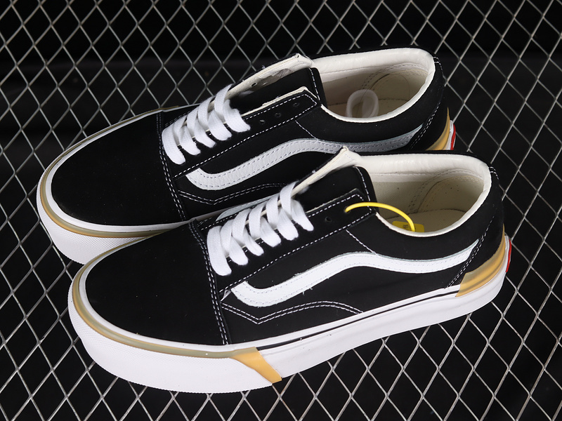 Old Skool Stacked Black/White 5