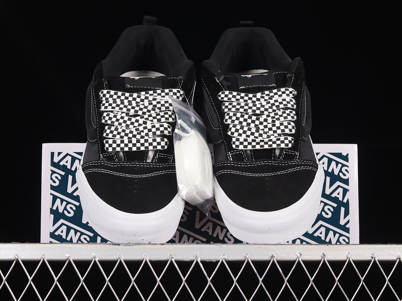 Knu Skool Vlt Lx Black/Black/White 17