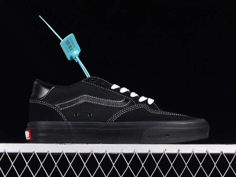 Skate Rowan Pro Black/Black/White 17