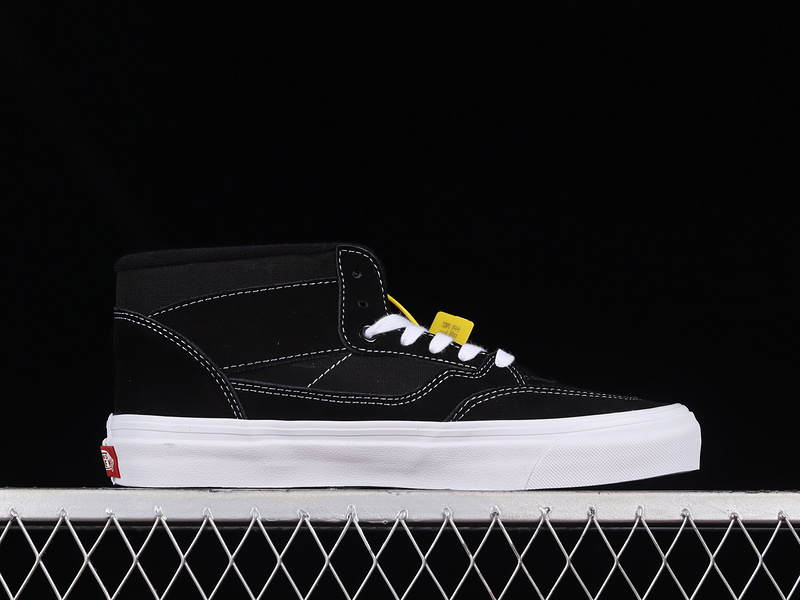 Half Cab Black/Black/True White 15