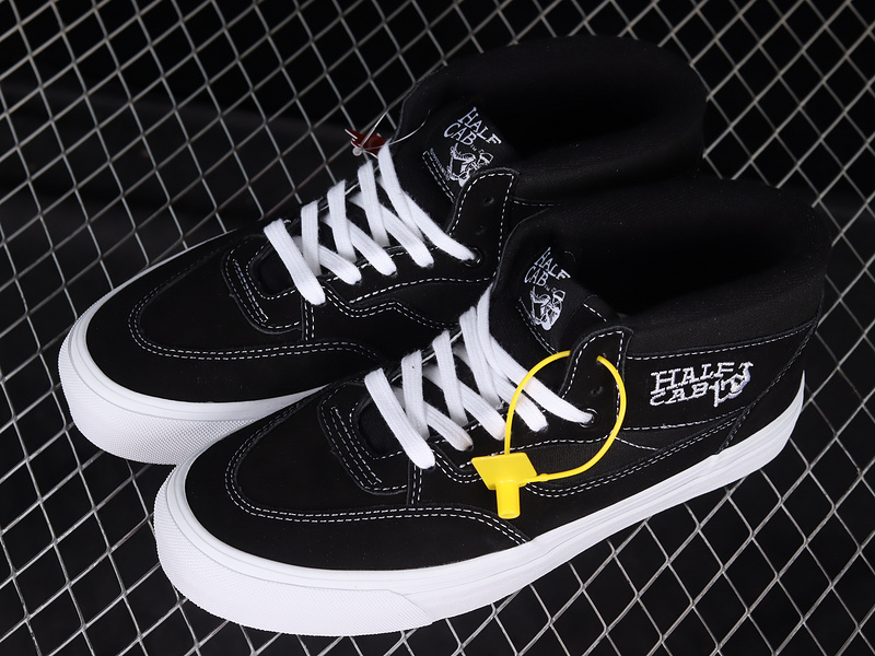 Half Cab Black/Black/True White 17